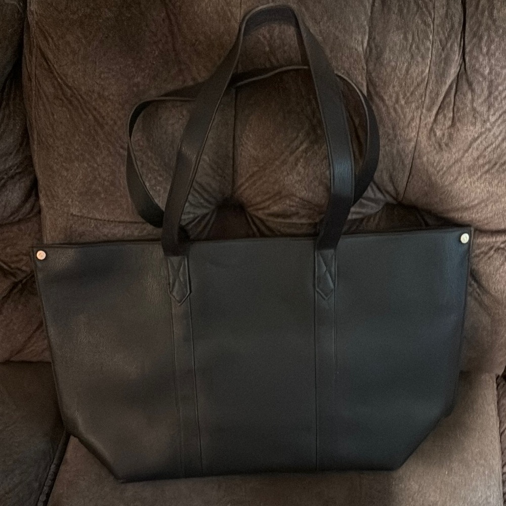 31 Black tote